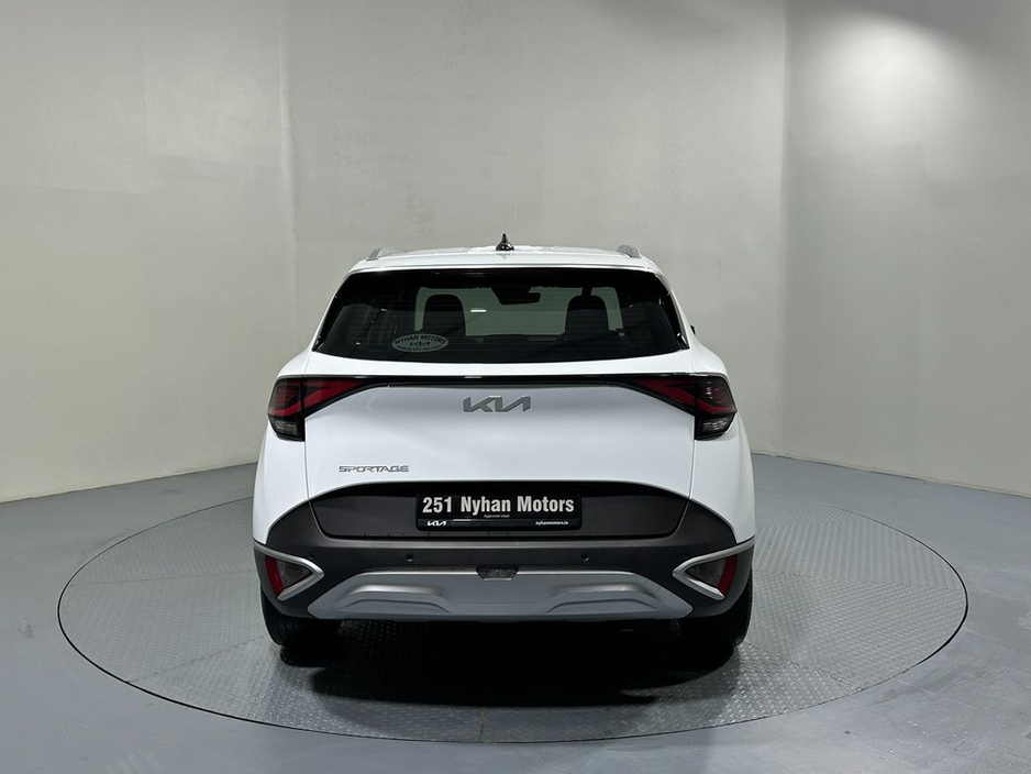 2025 Kia Sportage - image 6