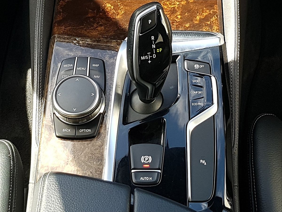 2019 BMW 5 Series - image 10