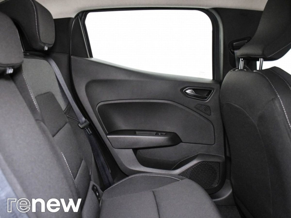 2025 Renault Clio - image 13