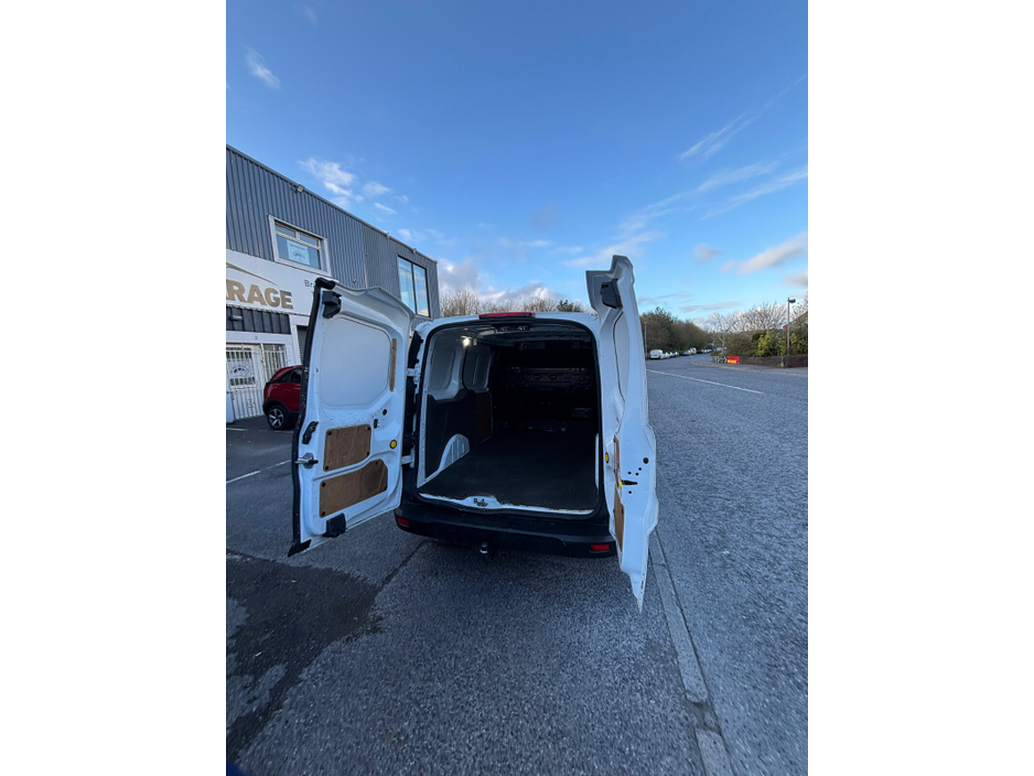 2020 Ford Transit - image 10