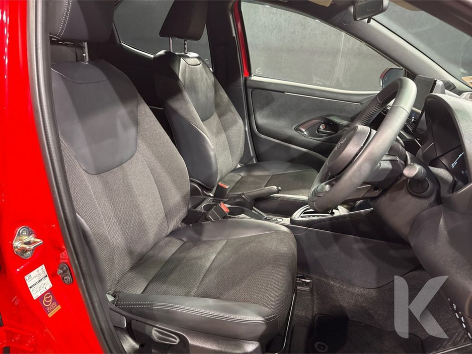 2025 Toyota Yaris - image 16