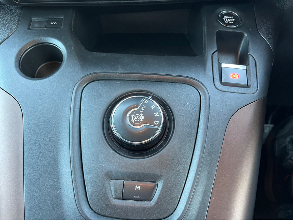 2020 Peugeot Rifter - image 18