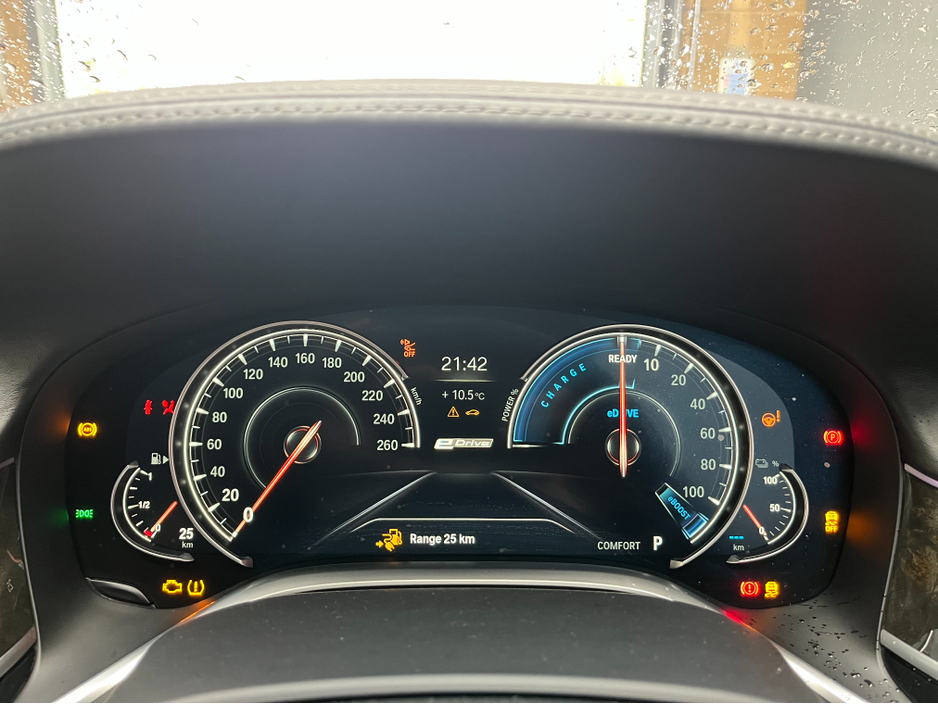 2017 BMW 7 Series - image 29