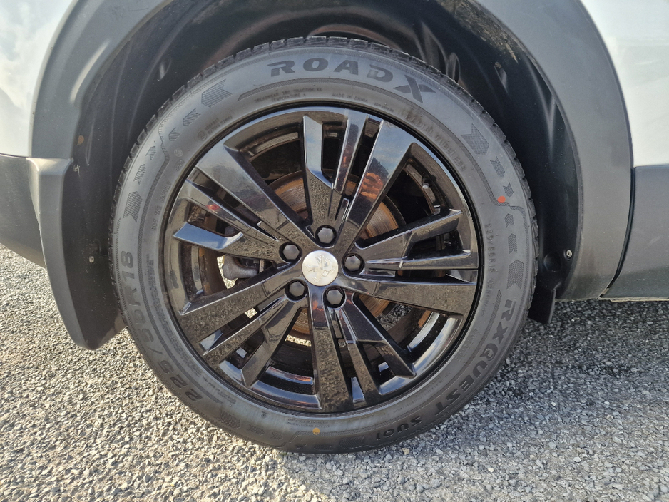 2021 Peugeot 3008 - image 4