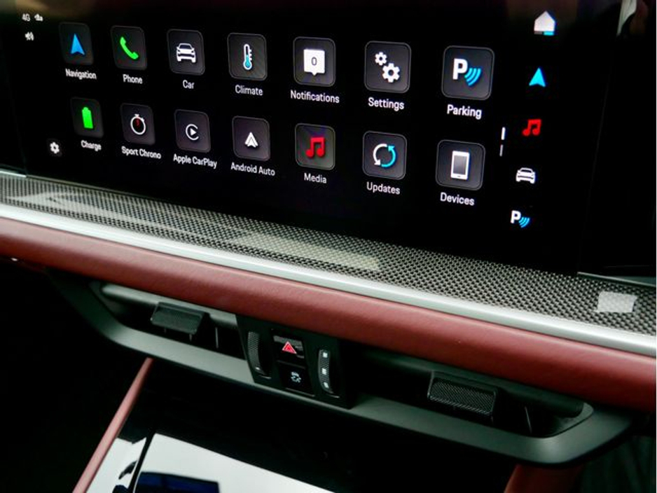 2024 Porsche Cayenne - image 28