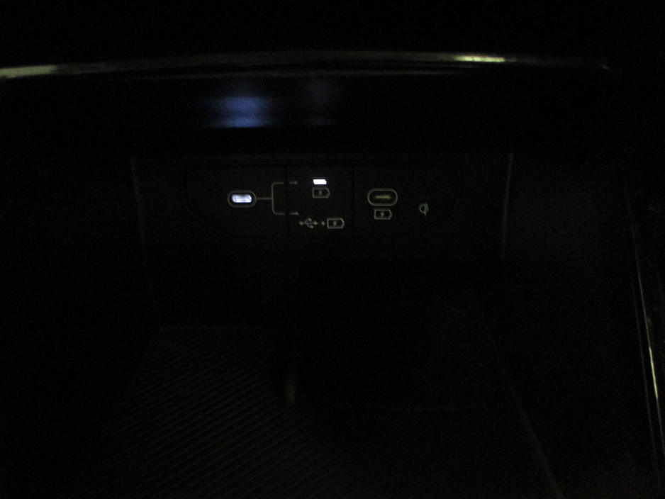 2025 Kia Sorento - image 25