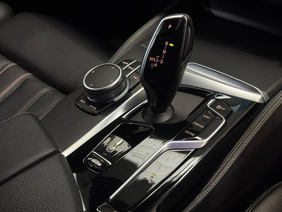 2020 BMW 5 Series - image 14