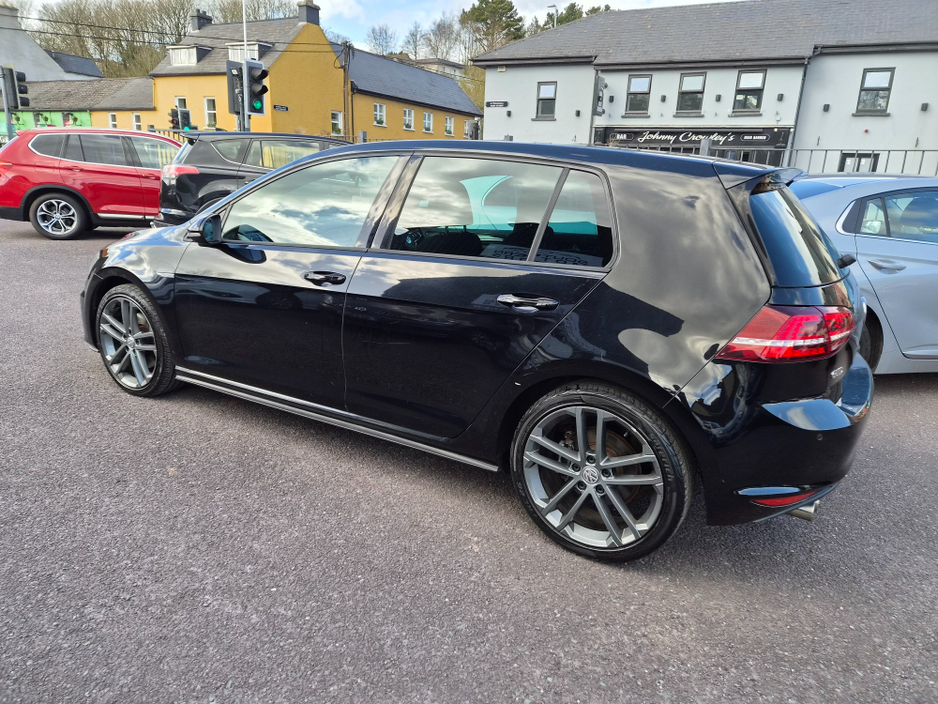 2015 Volkswagen Golf - image 11