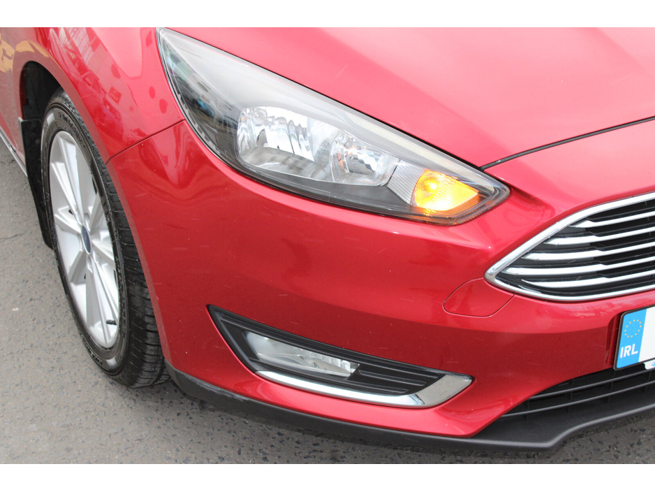 2018 Ford Focus - image 9