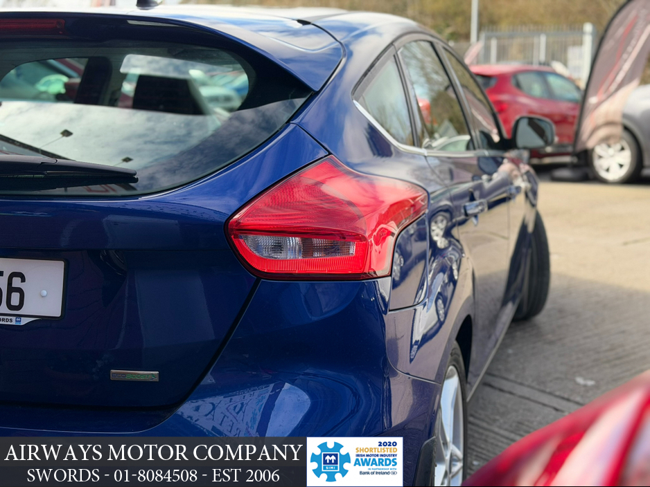 2016 Ford Focus - image 23