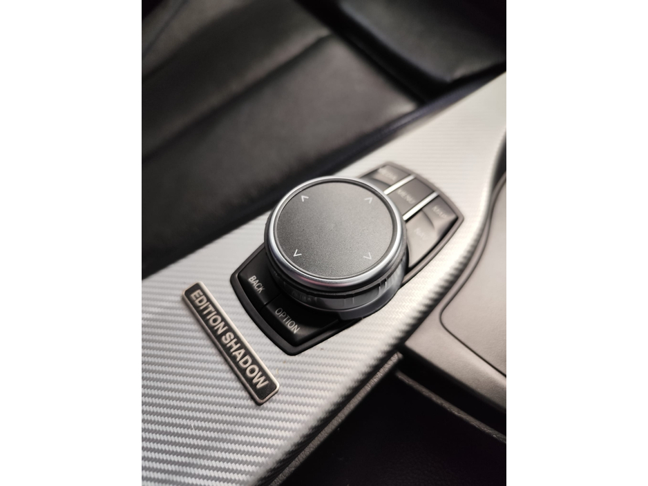 2018 BMW 3 Series - image 23