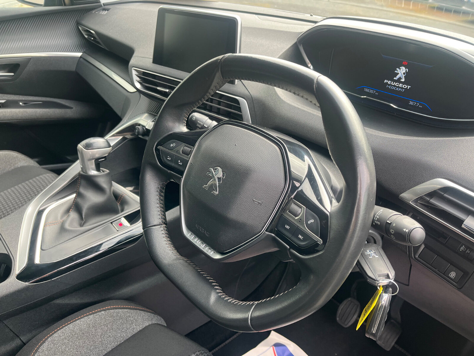 2020 Peugeot 5008 - image 7