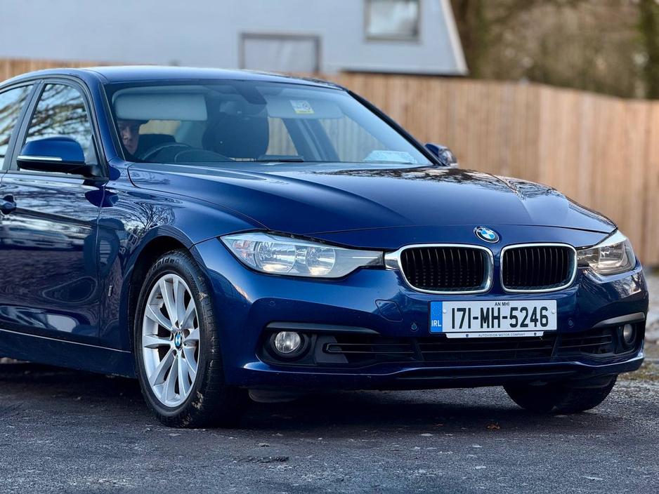 2017 BMW 3 Series - image 9