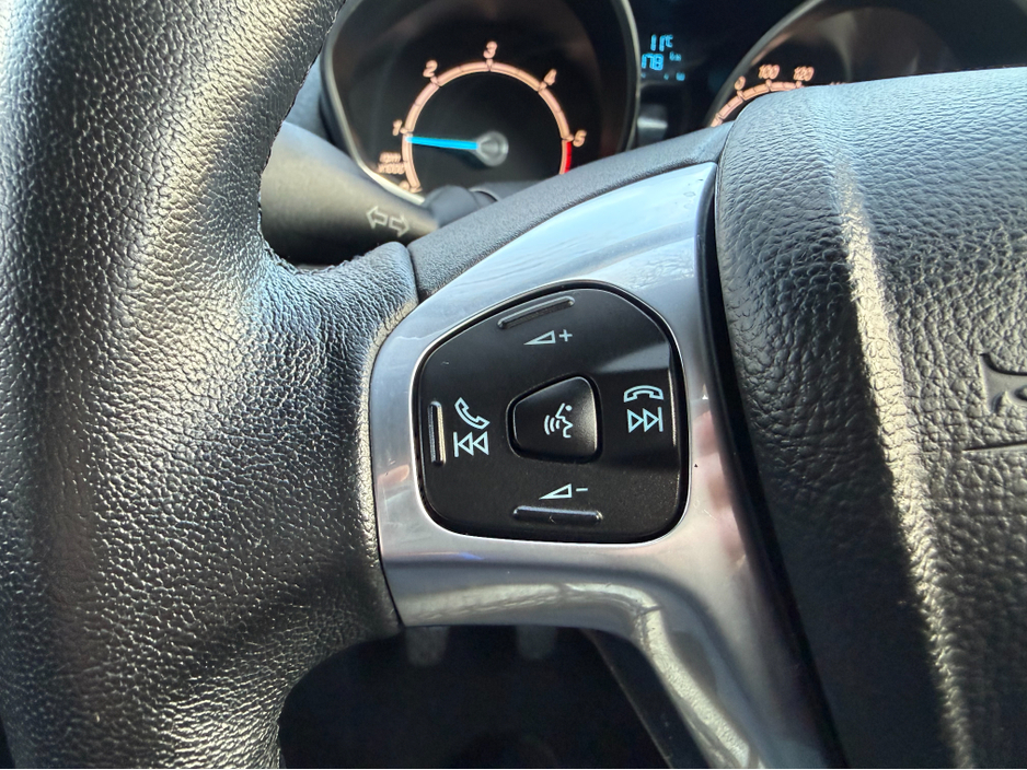 2015 Ford Fiesta - image 19