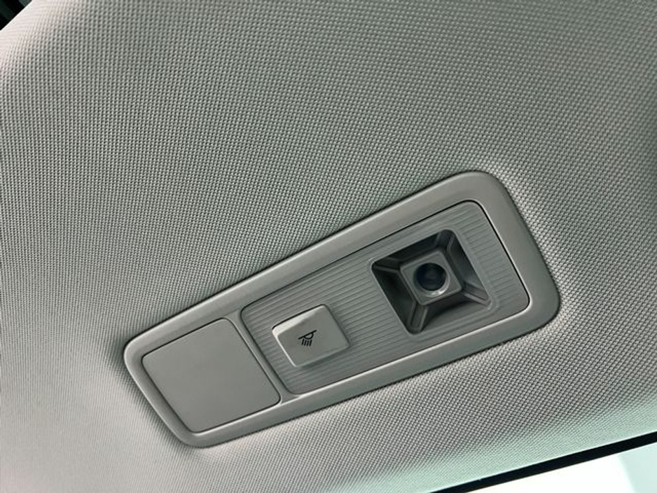 2023 Volkswagen Tiguan - image 35