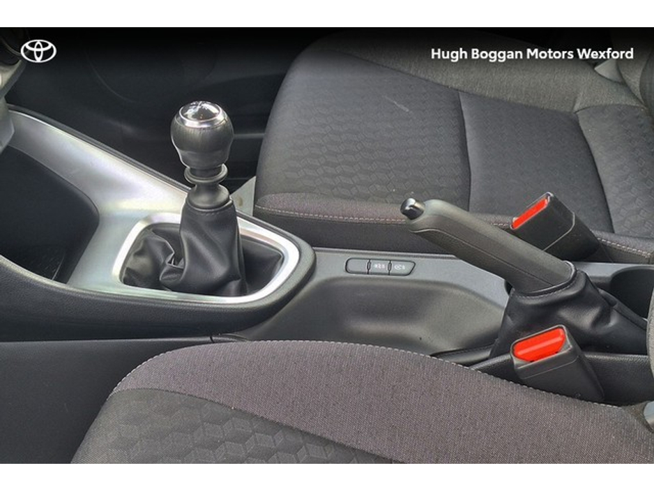 2023 Toyota Yaris YARIS 1.5 LUNA MANUAL TRANSMISSION!