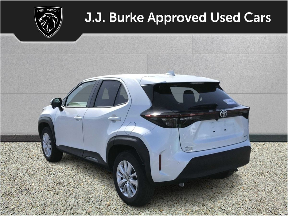 2024 Toyota Yaris - image 4