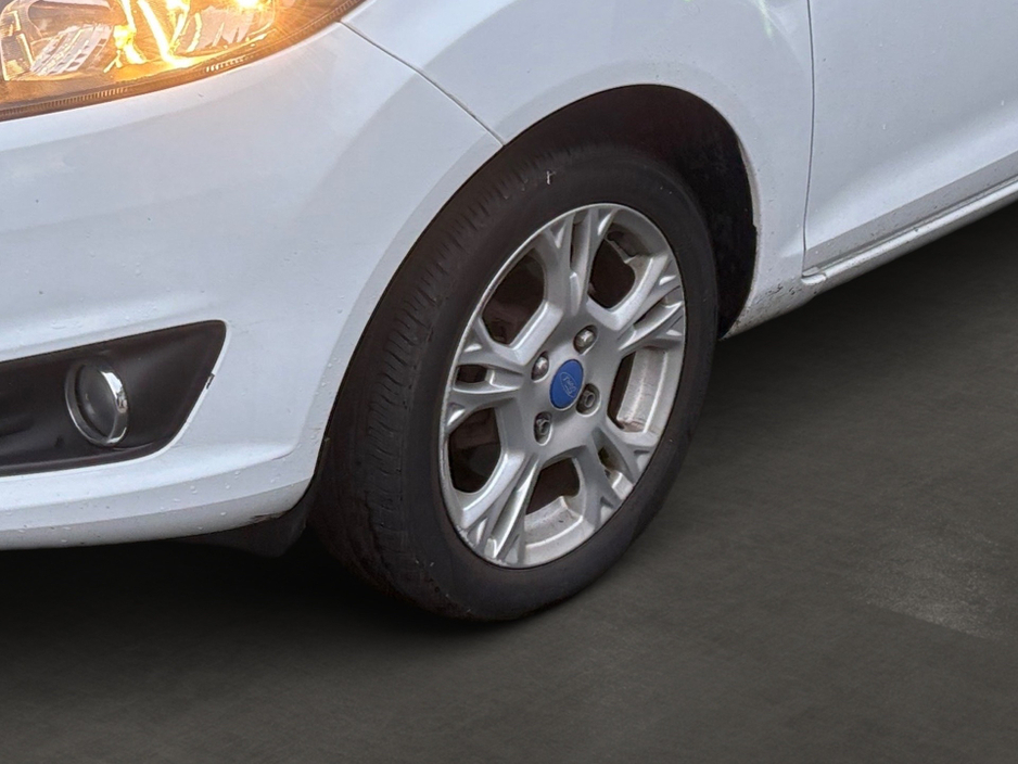 2015 Ford Fiesta MCA ZETEC 1.25 60PS M5 4DR €8,500