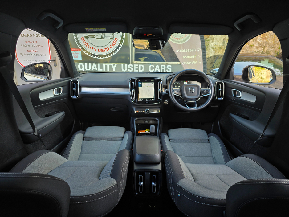 2023 Volvo XC40 - image 16