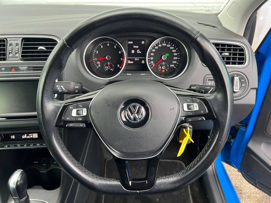 2014 Volkswagen Polo - image 4
