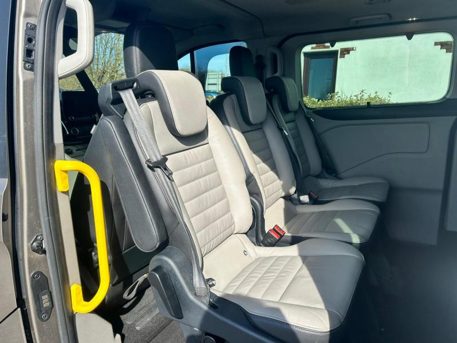2022 Ford Tourneo Custom - image 12