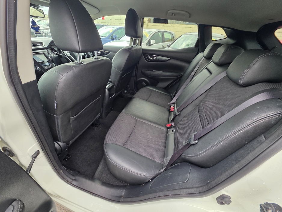2015 Nissan Qashqai - image 12