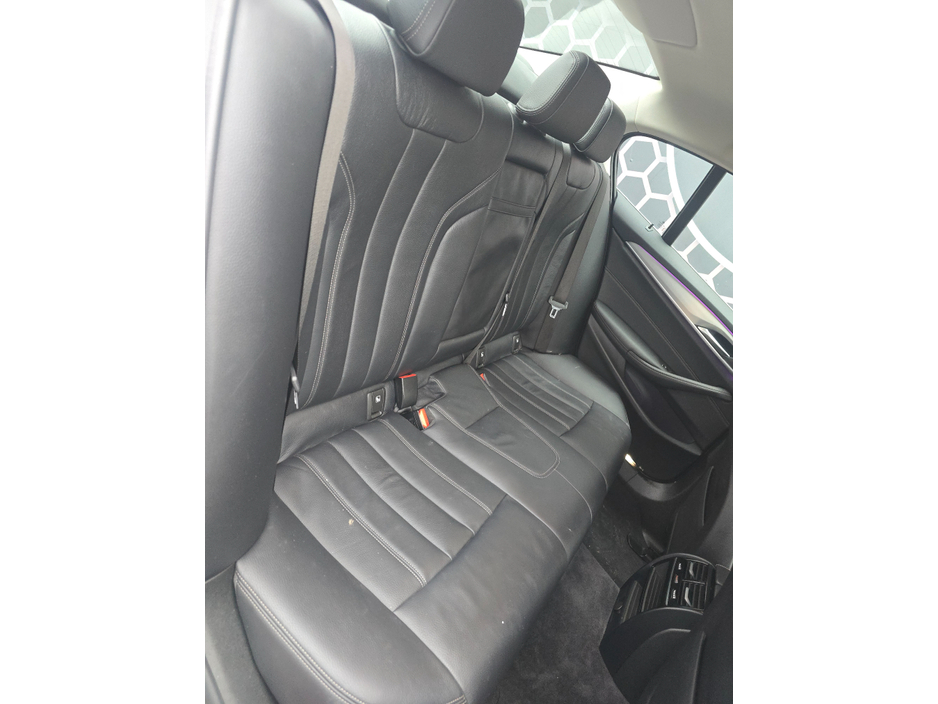 2019 BMW 5 Series - image 16