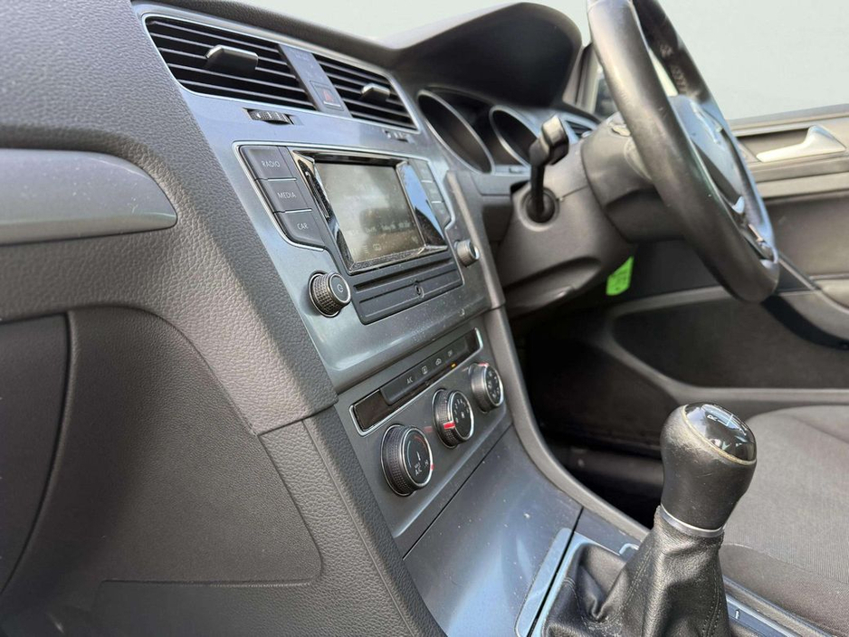 2013 Volkswagen Golf - image 4