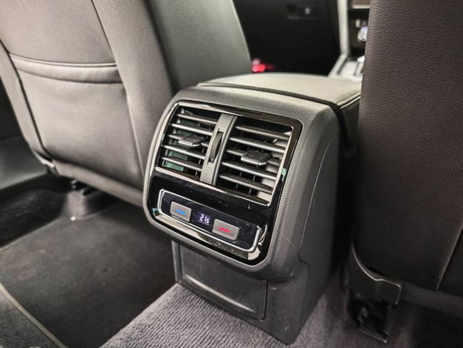 2018 Volkswagen Passat - image 6