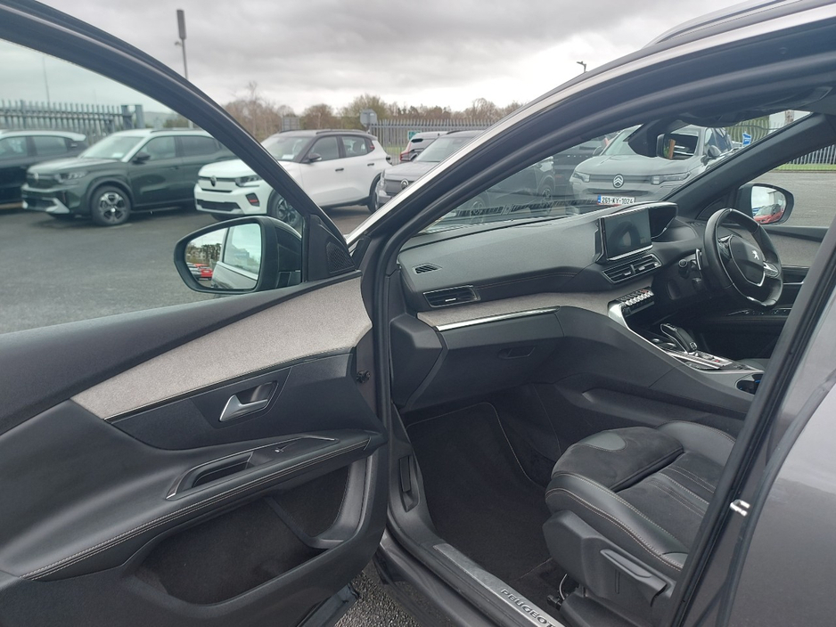 2021 Peugeot 3008 - image 16