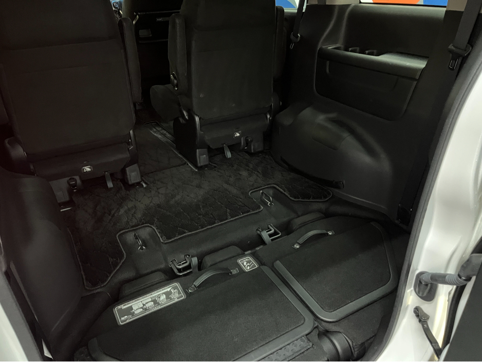 2019 Honda Stepwagon - image 8