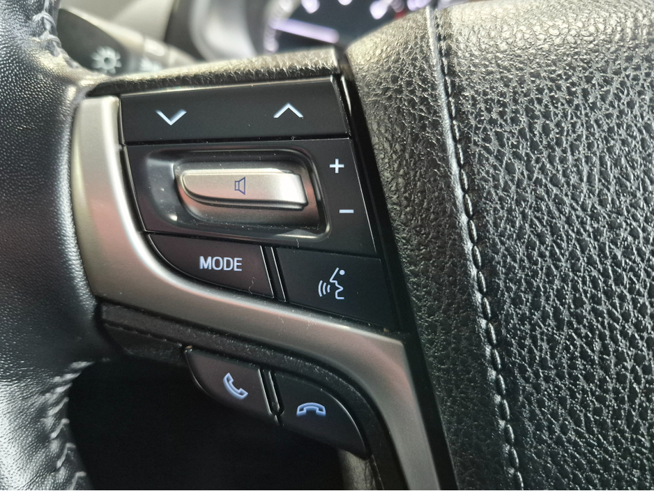 2022 Toyota Landcruiser - image 11