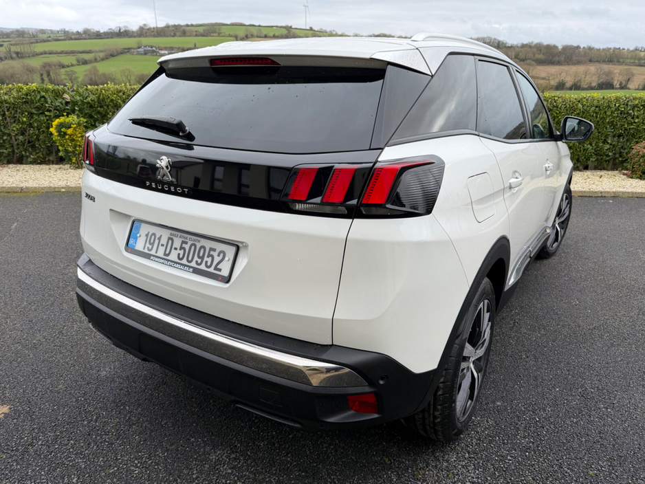 2019 Peugeot 3008 - image 3