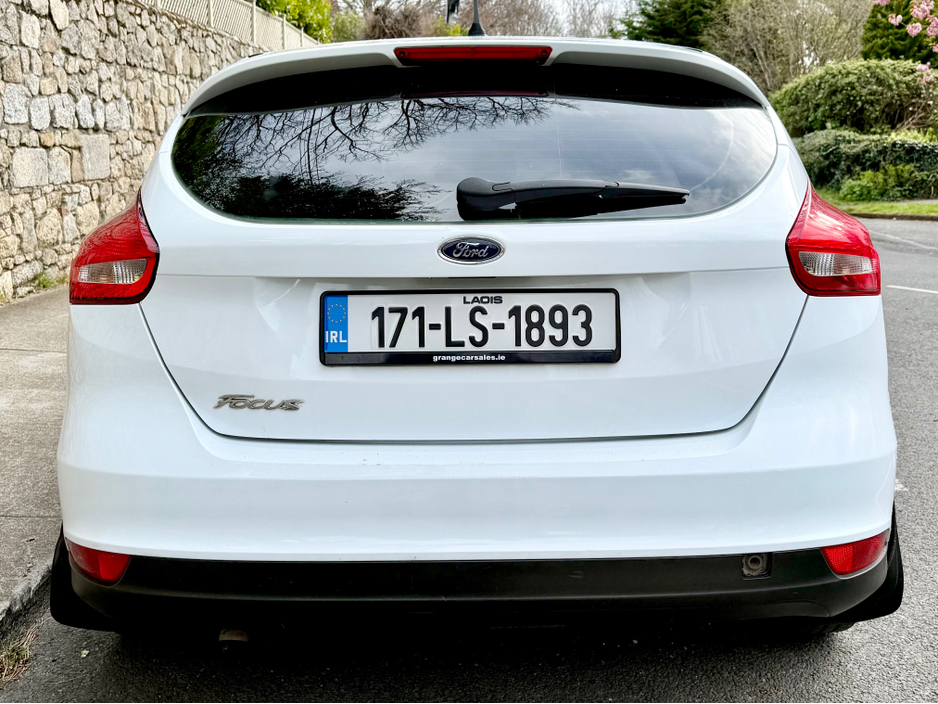 2017 Ford Focus - image 8