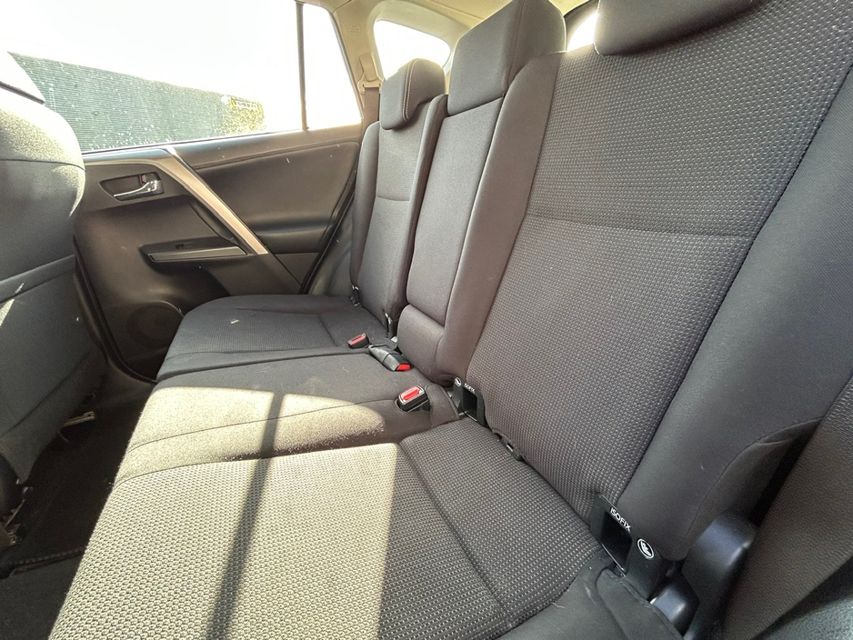 2016 Toyota Rav4 - image 12