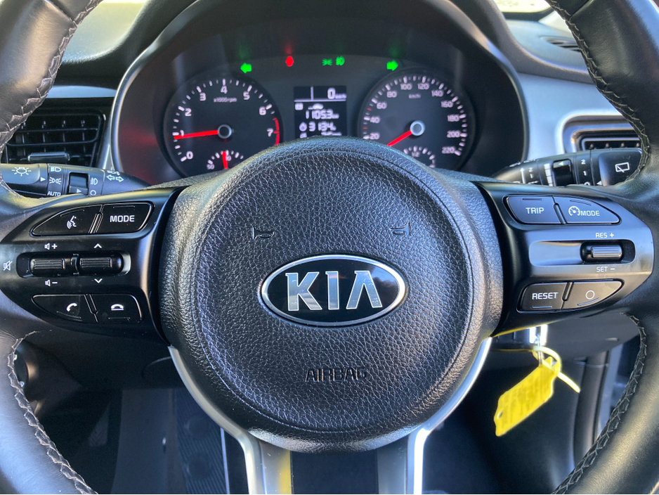 2021 Kia Stonic - image 13