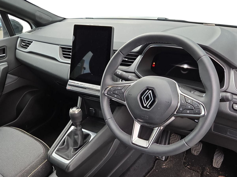 2025 Renault Captur - image 6