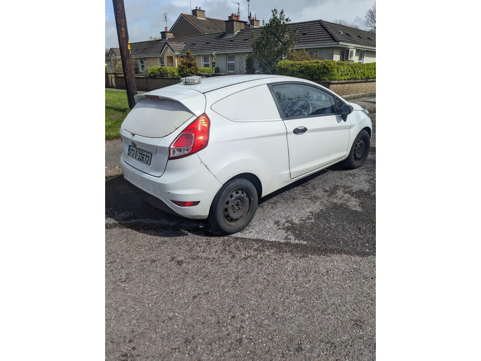 2017 Ford Fiesta - image 6