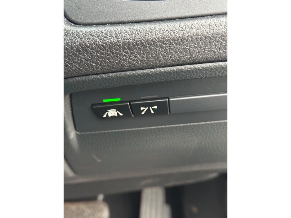 2017 BMW 3 Series - image 25