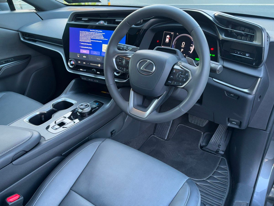 2024 Lexus RZ 450 E PREMIUM PAN ROOF €45,995