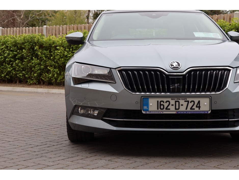 2016 Skoda Superb - image 6