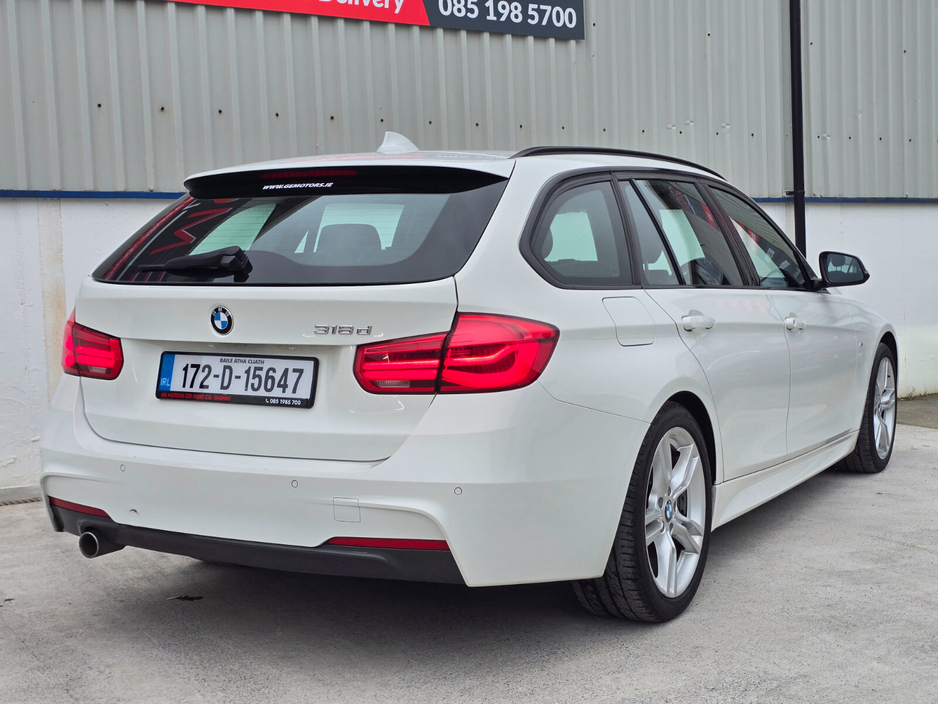 2017 BMW 3 Series - image 7