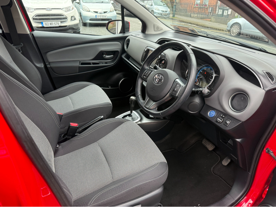 2015 Toyota Yaris - image 13