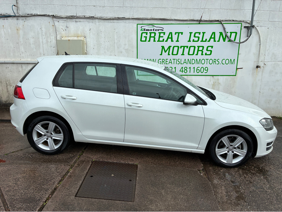 2015 Volkswagen Golf - image 4