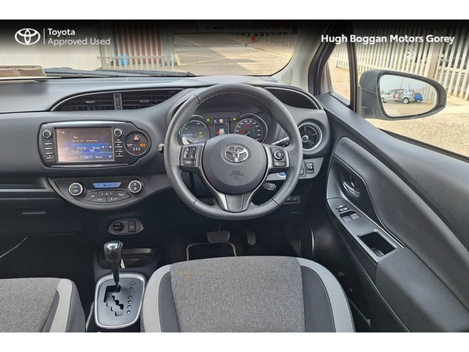 2020 Toyota Yaris - image 10