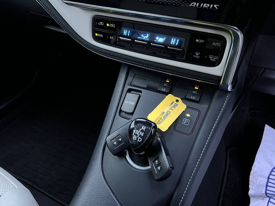 2016 Toyota Auris 1.8 HYBRID MODELLISTA PACK // 17" DIAMOND CUT ALLOYS // HEATED SEATS // REVERSE CAMERA €14,950