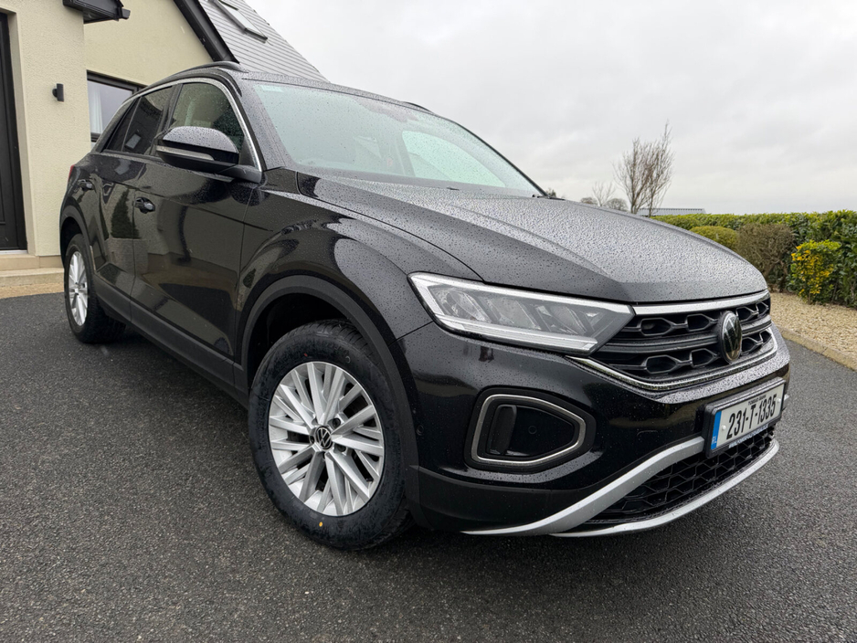 2023 Volkswagen T-Roc - image 5