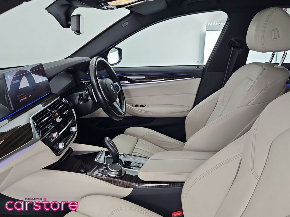 2021 BMW 5 Series - image 12