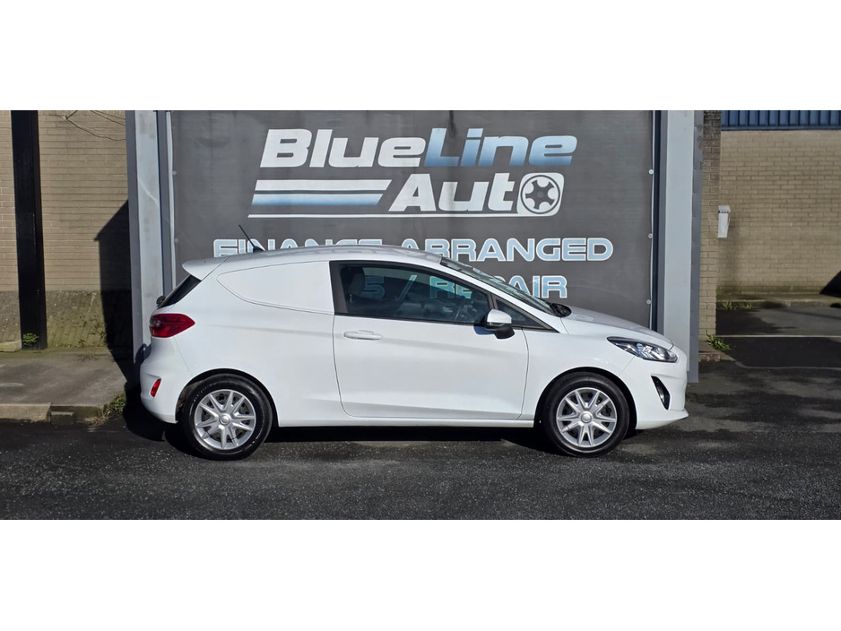 2020 Ford Fiesta - image 5