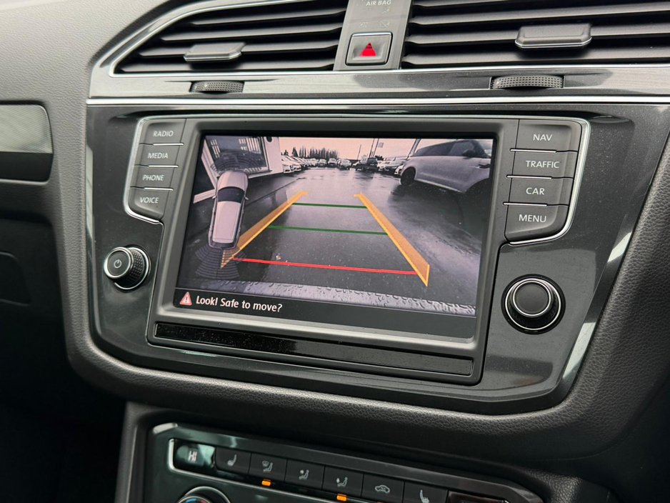 2017 Volkswagen Tiguan - image 26